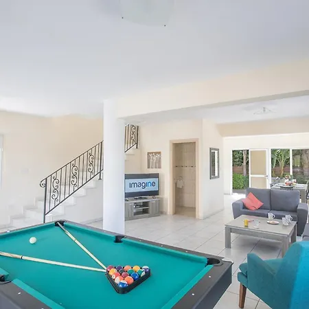 Your Dream Holiday With Private Pool In Most Exclusive Neighbourhood 1384 Vilă